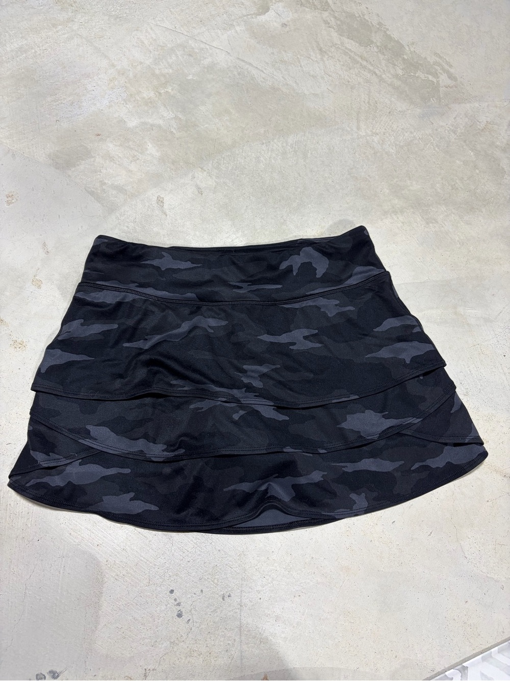Athleta girl camo lux swing skort Black Camouflage XXL 16